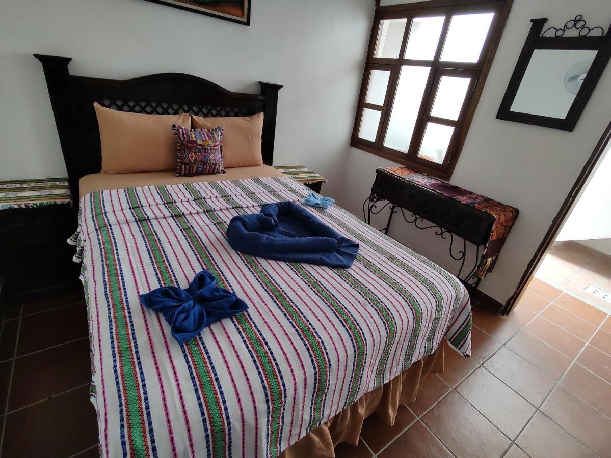 אנטיגואה גואטמלה Francisco'S Rest House Hotel מראה חיצוני תמונה