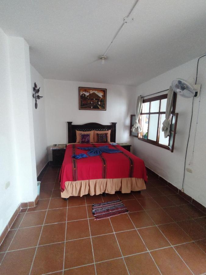אנטיגואה גואטמלה Francisco'S Rest House Hotel מראה חיצוני תמונה