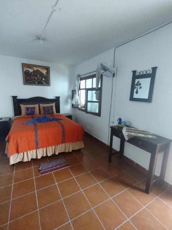 אנטיגואה גואטמלה Francisco'S Rest House Hotel מראה חיצוני תמונה