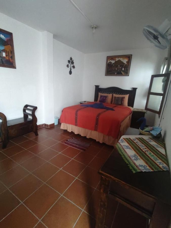 אנטיגואה גואטמלה Francisco'S Rest House Hotel מראה חיצוני תמונה