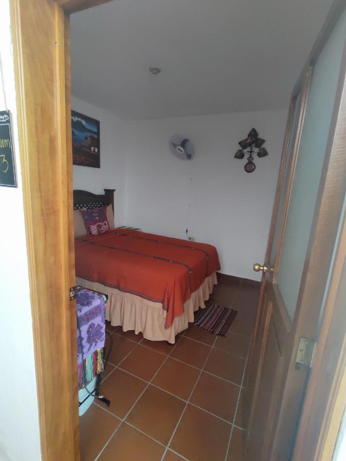 אנטיגואה גואטמלה Francisco'S Rest House Hotel מראה חיצוני תמונה
