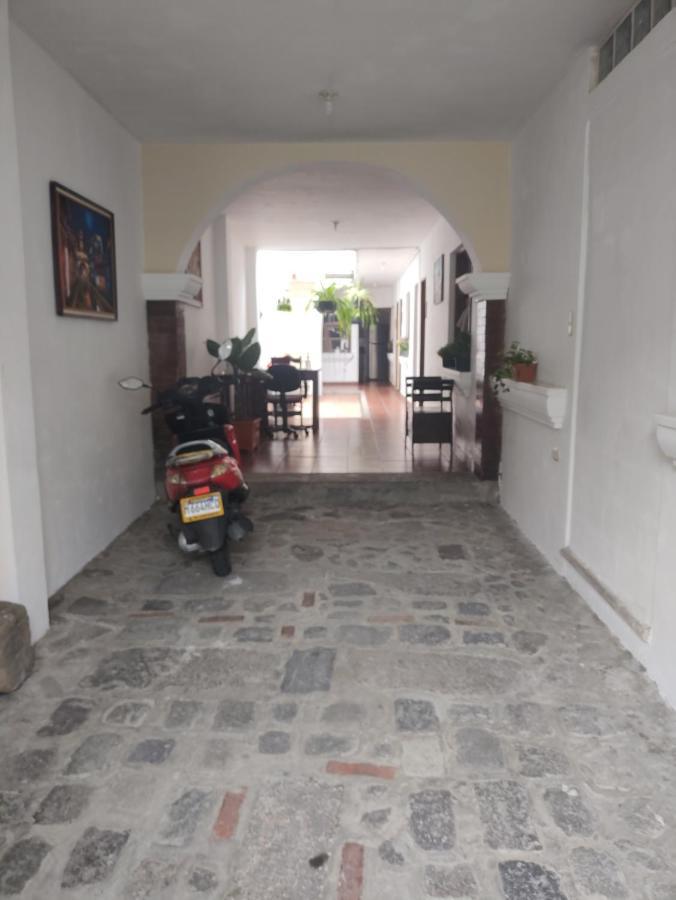 אנטיגואה גואטמלה Francisco'S Rest House Hotel מראה חיצוני תמונה
