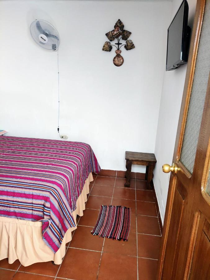 אנטיגואה גואטמלה Francisco'S Rest House Hotel מראה חיצוני תמונה