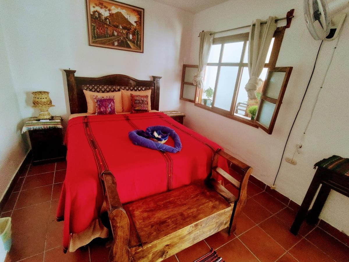 אנטיגואה גואטמלה Francisco'S Rest House Hotel מראה חיצוני תמונה