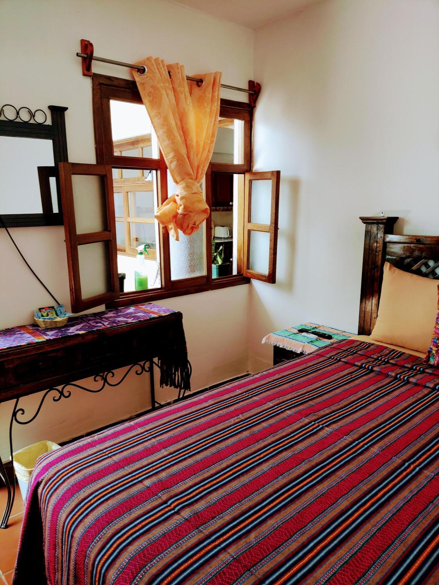 אנטיגואה גואטמלה Francisco'S Rest House Hotel מראה חיצוני תמונה