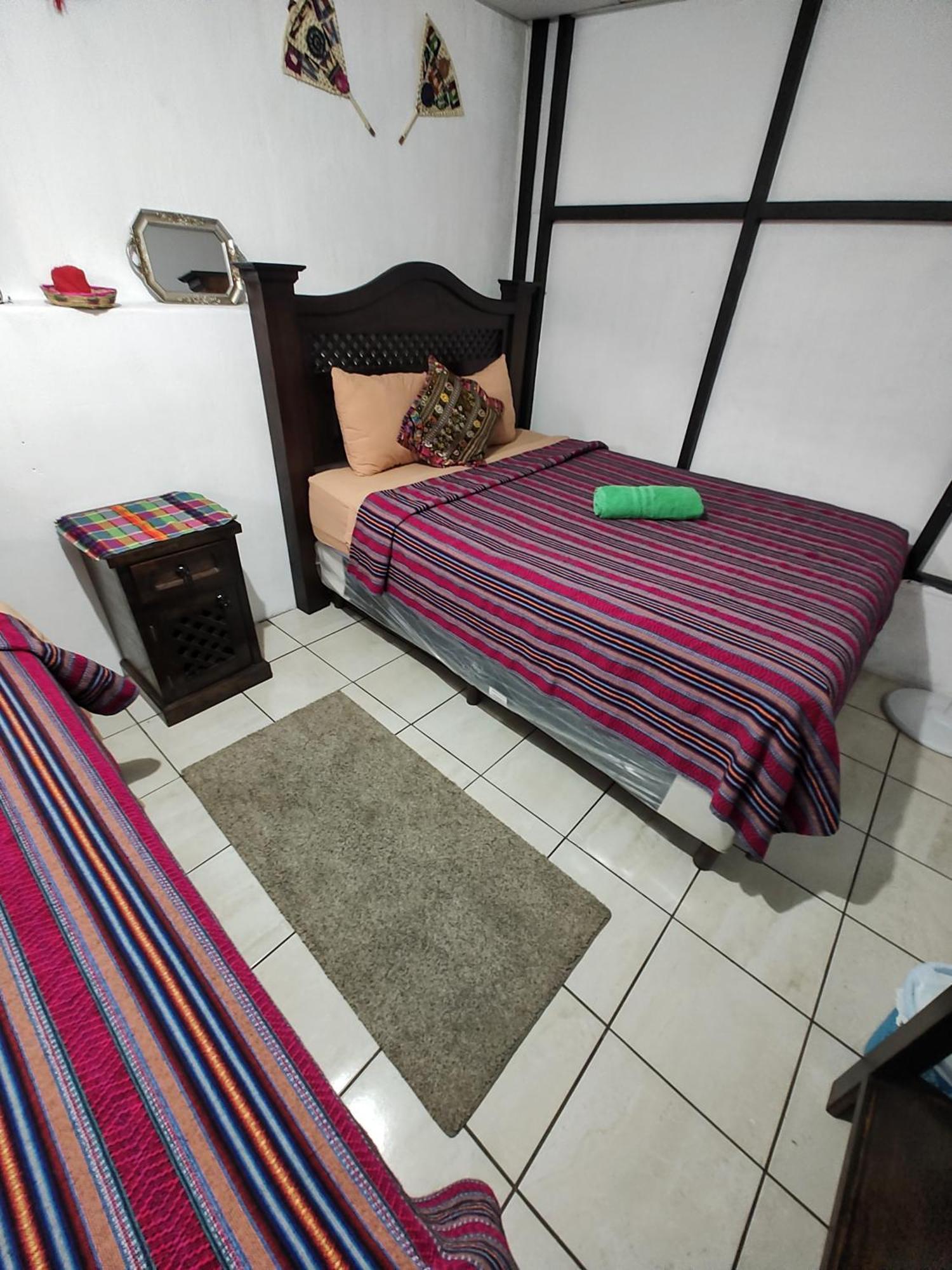 אנטיגואה גואטמלה Francisco'S Rest House Hotel מראה חיצוני תמונה
