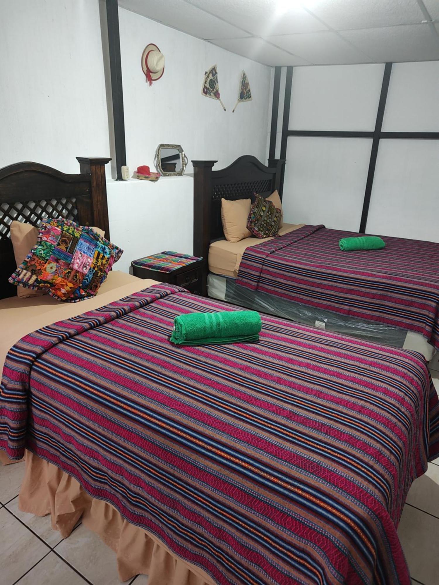 אנטיגואה גואטמלה Francisco'S Rest House Hotel מראה חיצוני תמונה