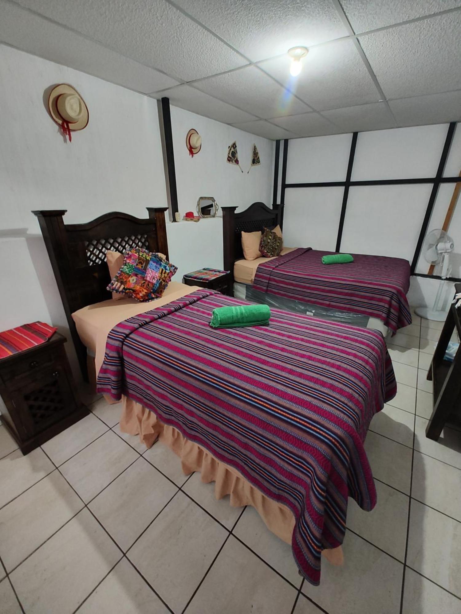 אנטיגואה גואטמלה Francisco'S Rest House Hotel מראה חיצוני תמונה