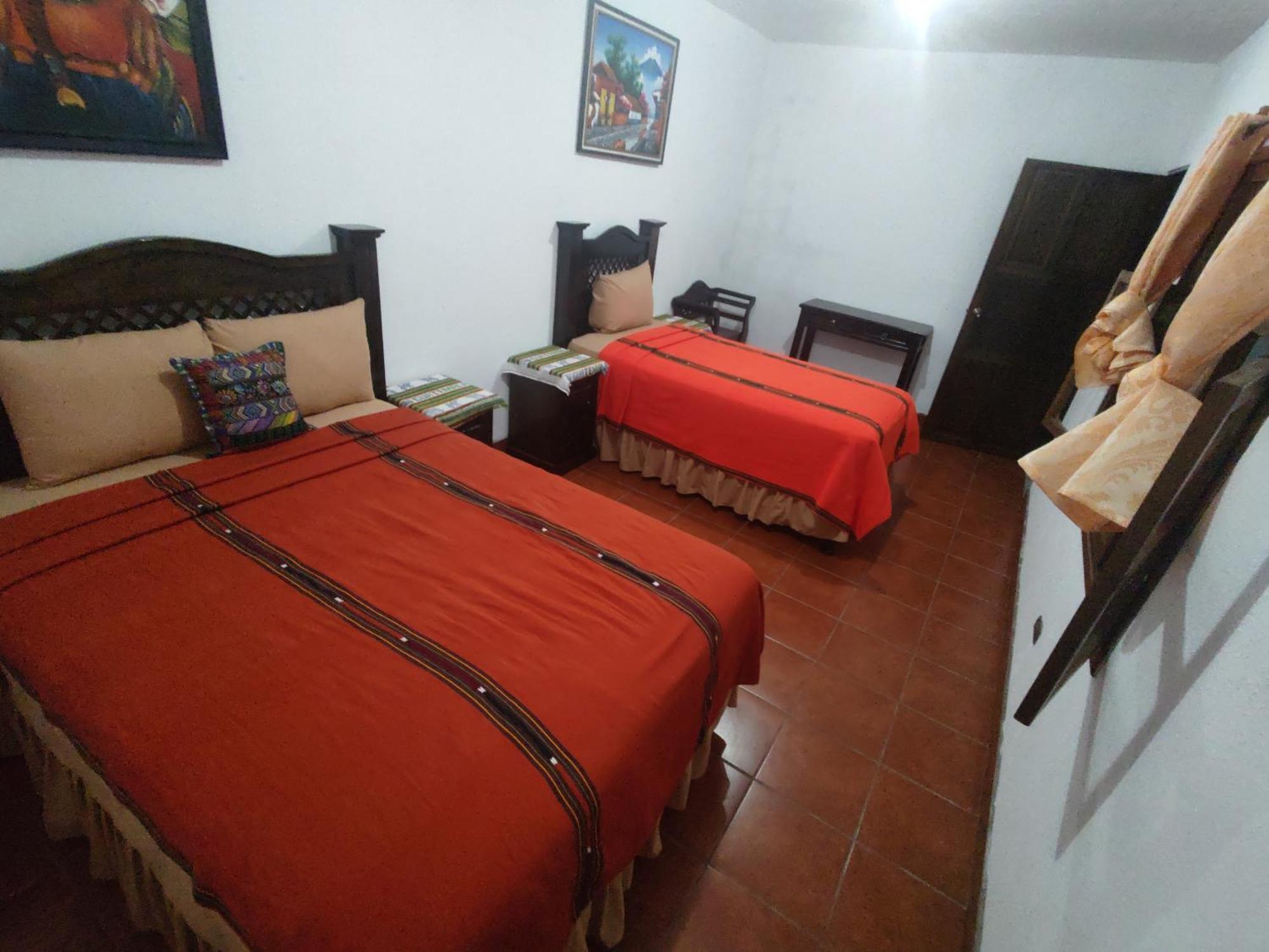 אנטיגואה גואטמלה Francisco'S Rest House Hotel חדר תמונה
