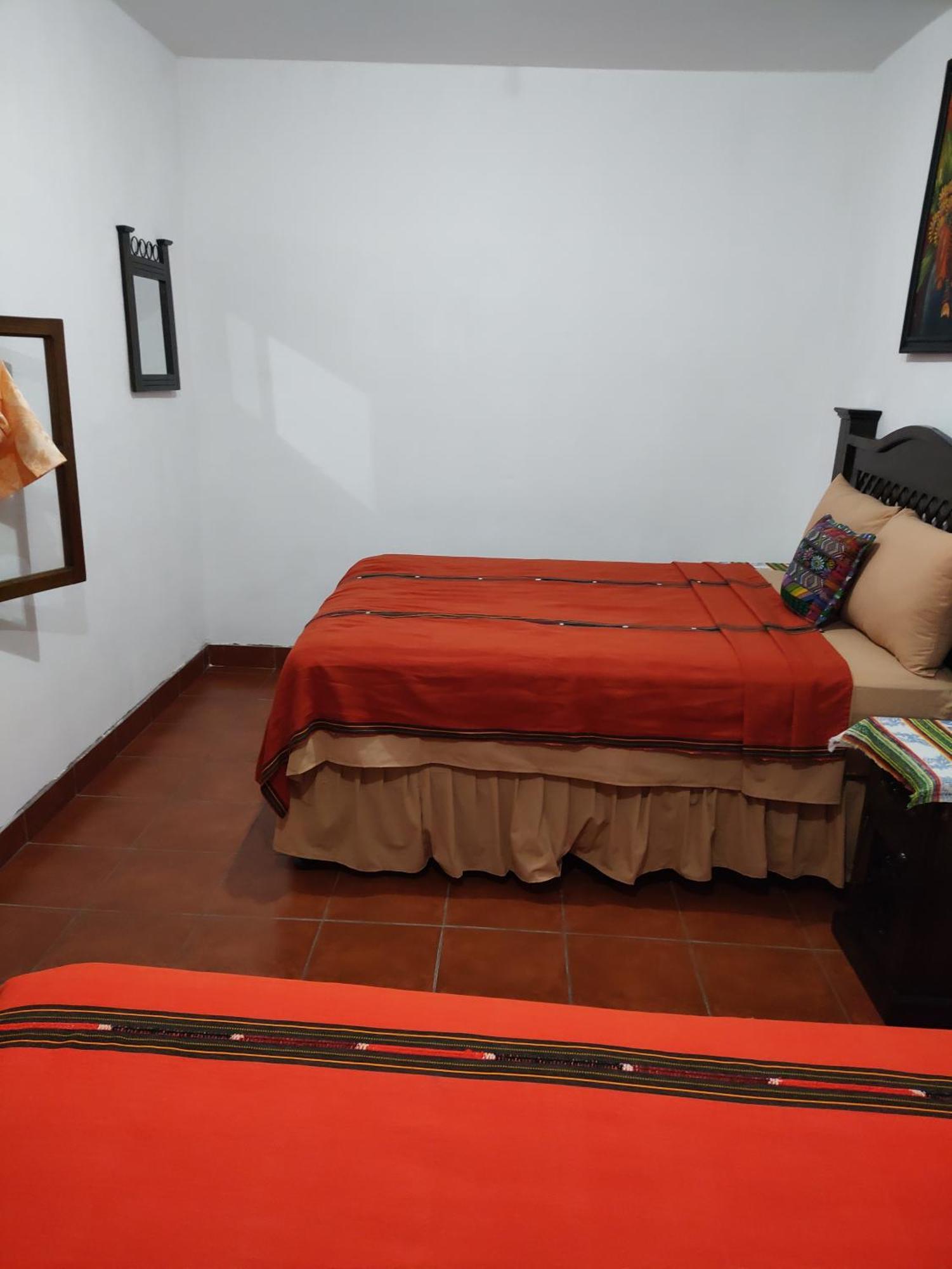 אנטיגואה גואטמלה Francisco'S Rest House Hotel חדר תמונה